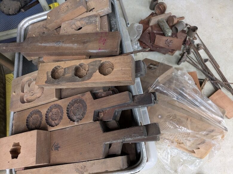 老舗店舗の菓子型や焼き鏝